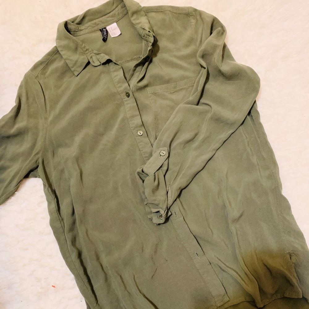 H&M New condition button down shirt